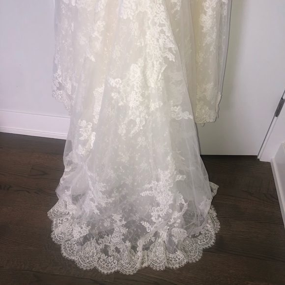 “Drilos” Pronovias Wedding Dress - Picture 6 of 11